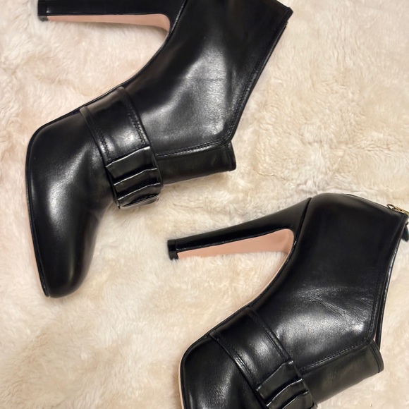 Elegant Black Ankle Boots - Picture 2 of 5